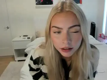 ariah_is_blonde Image 13