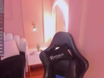 mia_kisses2 Image 10