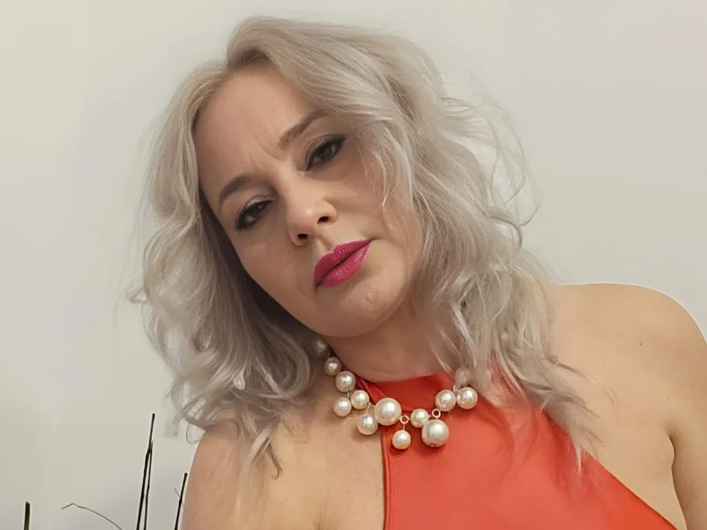 EmilyLoowe thumbnail preview